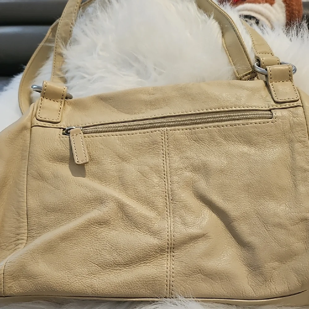 St John's Bay Classic Women's Beige Cowhide Leather Shoulder Bag.